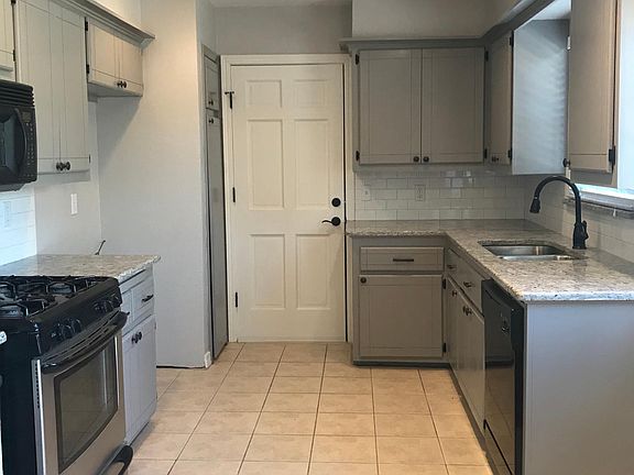3rd image of 2401 Huntleigh Dr