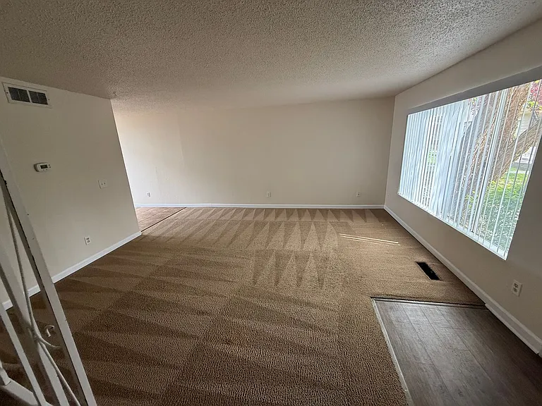1450 Baker 1451 Ashland — Photo 4