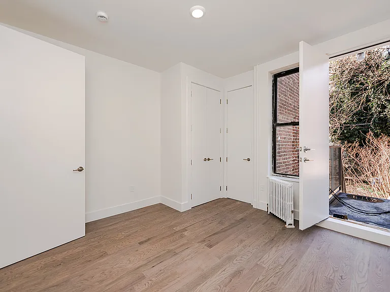 305 Harman St #1B — Photo 18
