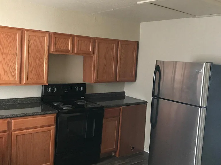 1009 Raney St — Photo 3