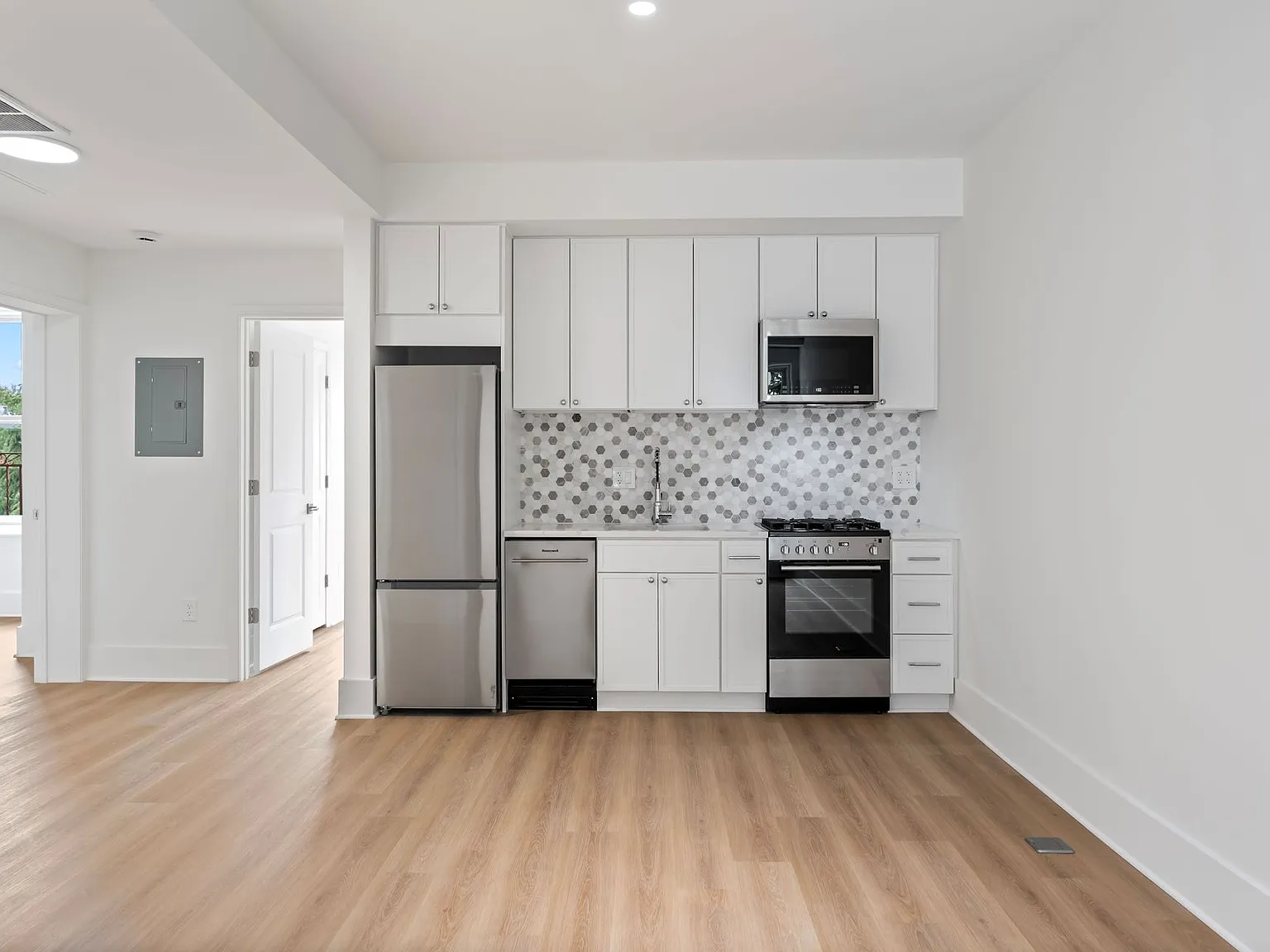 Brand-New Luxury Residences in the Heart of Historic Capitol Hill — Photo 4