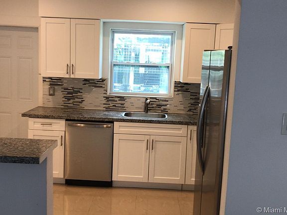 3rd image of 9780 Bay Harbor Ter APT 4
