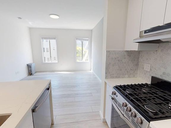 5th image of 2390 Francisco St APT 204