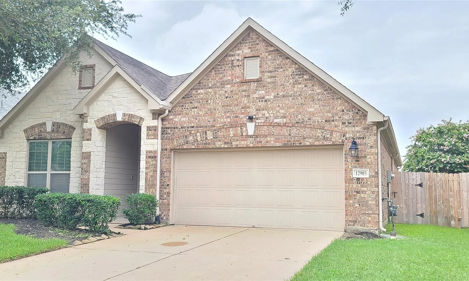 3 bed, 2.0 bath, 1984 sqft, $2,300 — Photo 4