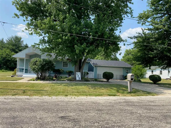 528 W Front St, Nokomis, IL 62075