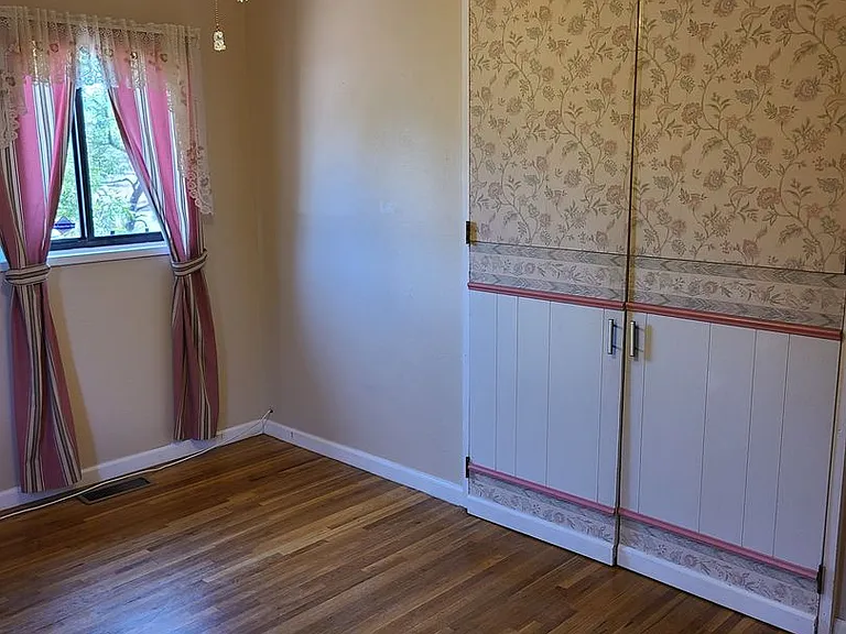 1037 Indiana St SE — Photo 12