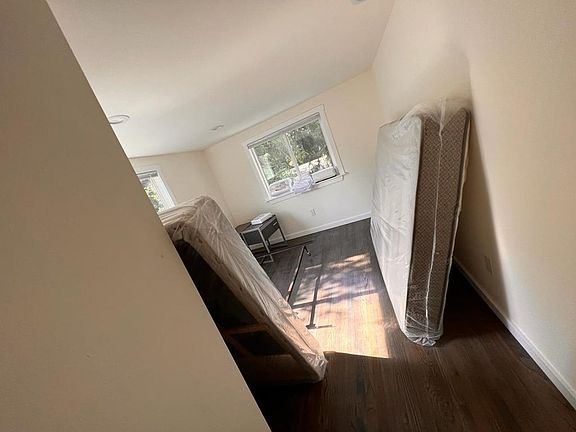 2nd image of 10015 31st Ave NE
