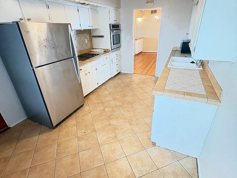 3243 N Orange Ave — Photo 5