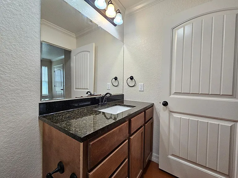 803 Leifester Cir #B — Photo 10