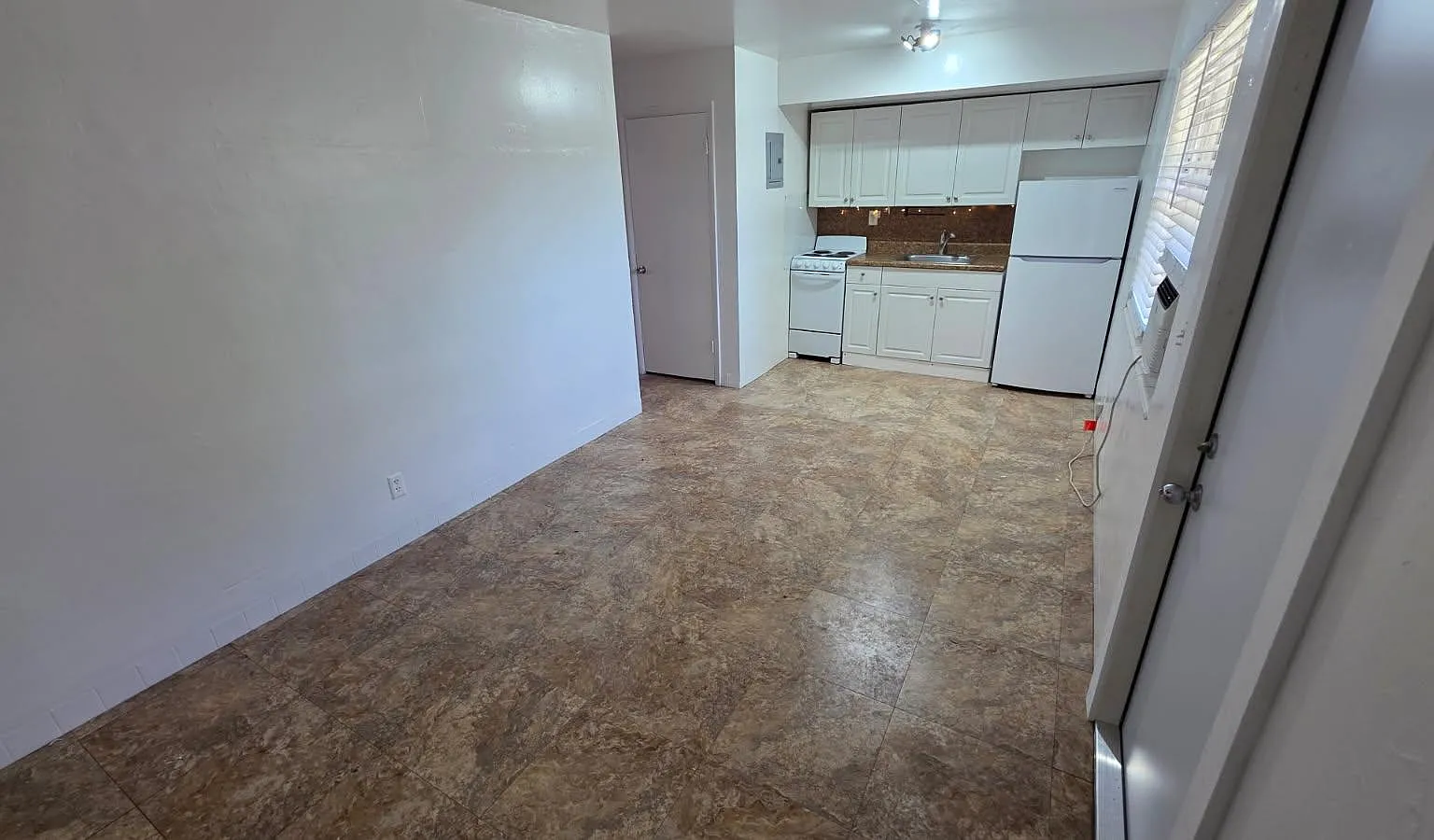 1 bed, 450 sqft, $1,300 — Photo 2