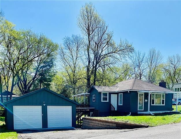 1st image of 211 S Cedar Ave