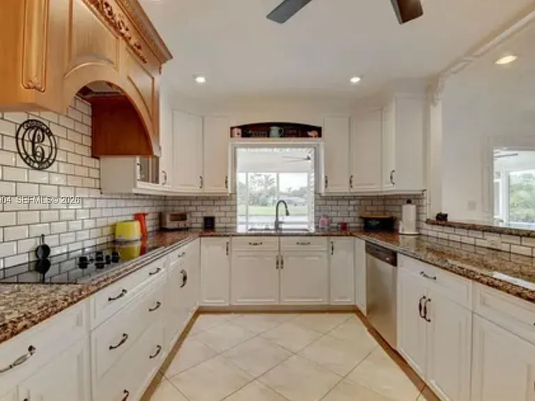 3324 Lakeview Blvd — Photo 11