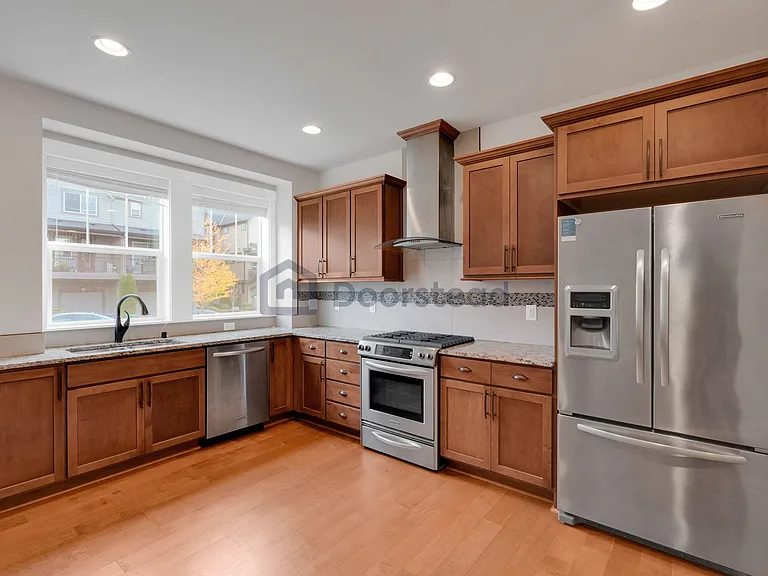 1333 Chelsea Walk NE — Photo 8