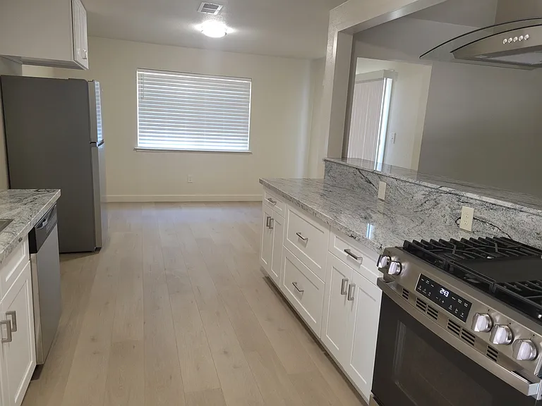 1825 Ellison Dr — Photo 3