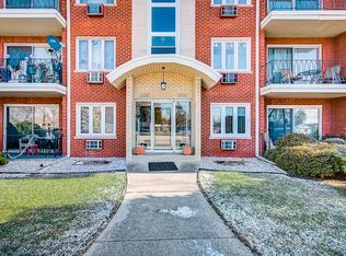 10035 S Cicero Ave #201, Oak Lawn, IL 60453