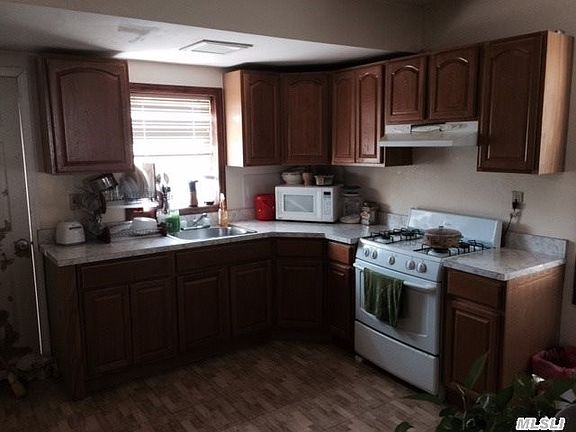 4th image of 1651 Estelle Ave
