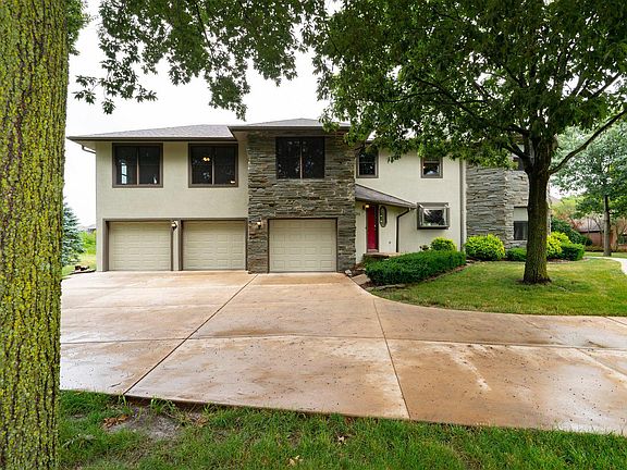 3rd image of 1305 Walnut Creek Ct