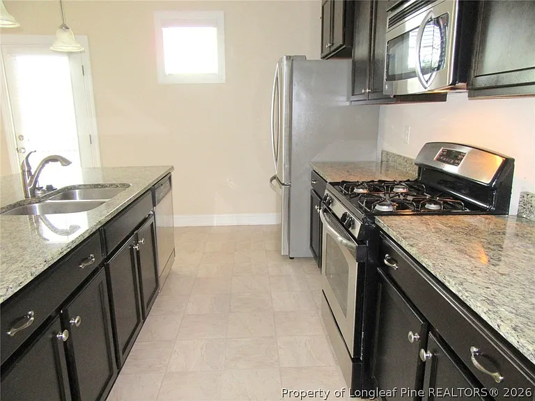 512 Rossendale Dr — Photo 12