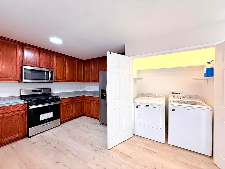 762 W. 21st St. — Photo 11