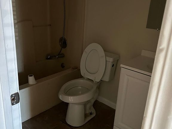 5th image of 141 W Washington St
