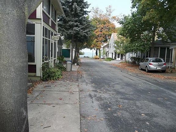 3rd image of 174 Oak Ave