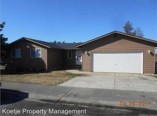 825 NW Prow St, Oak Harbor, WA 98277