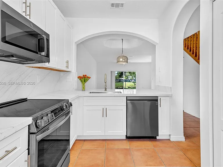 15750 SW 92nd Ave #20C — Photo 8