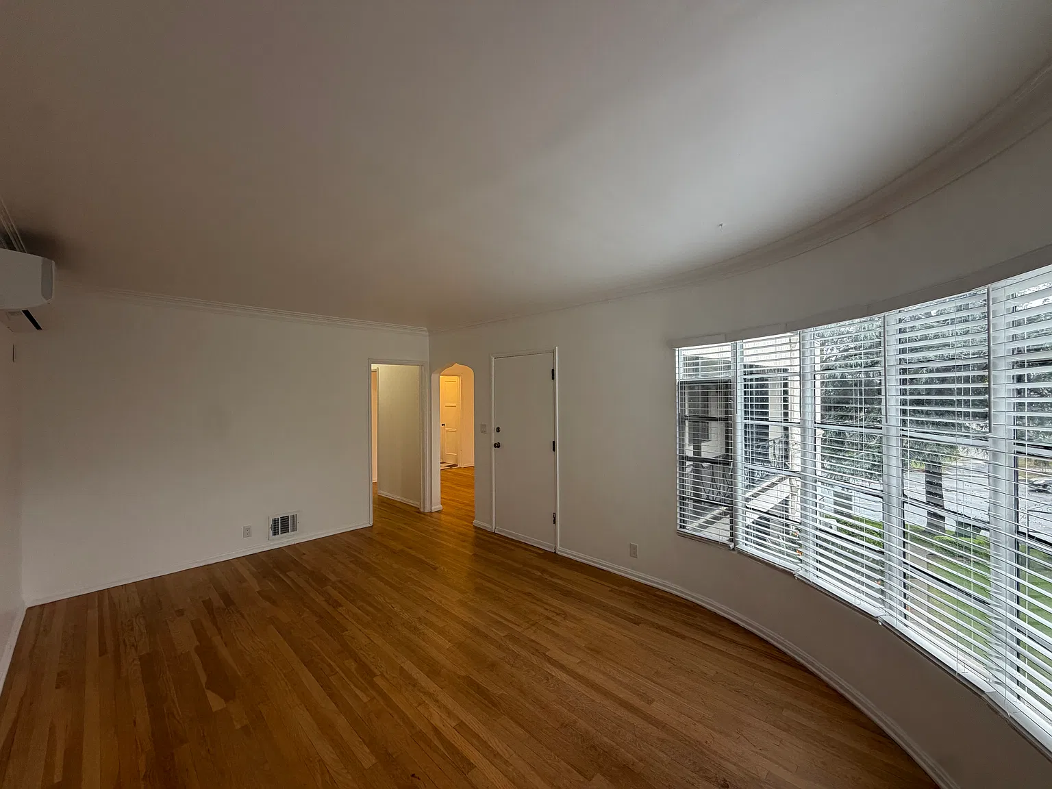 1 bed, $2,350 — Photo 4