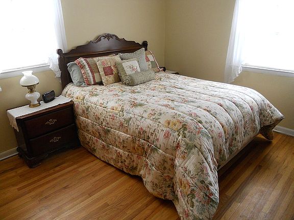 5th image of 250 Park Ln