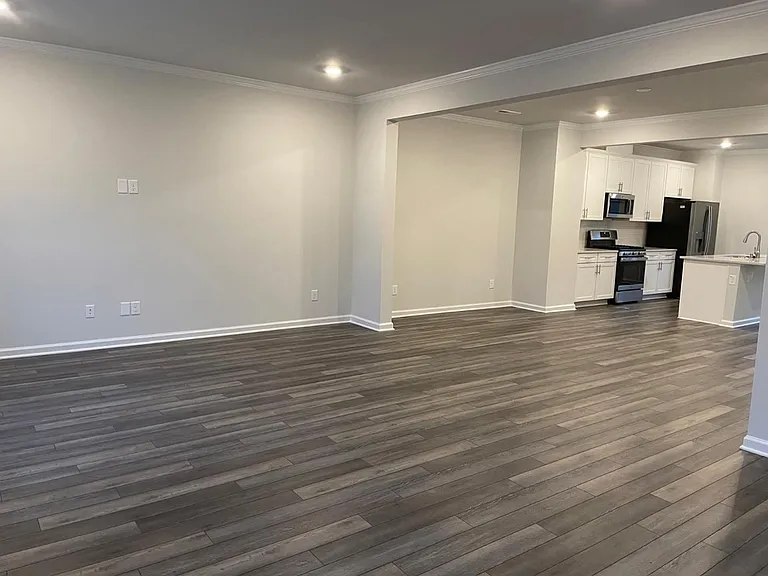 6417 Mentor Pl — Photo 3