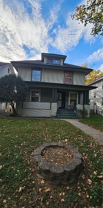 1st image of 1233 Everett Dr