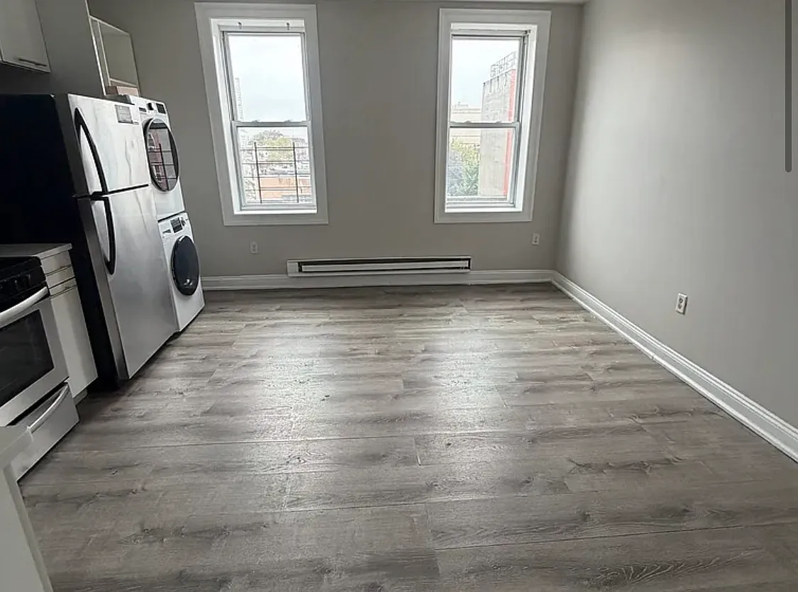 2 bed, 800 sqft, $2,400 — Photo 2