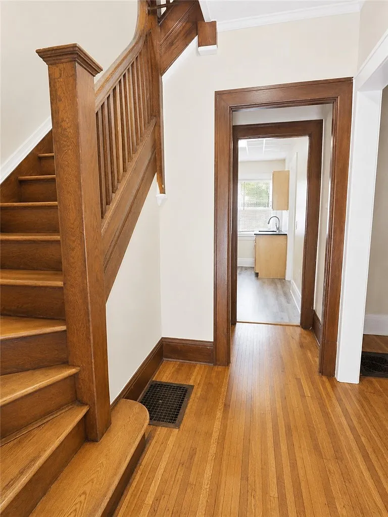 2 bed, 1.0 bath, 1170 sqft, $1,575 — Photo 3