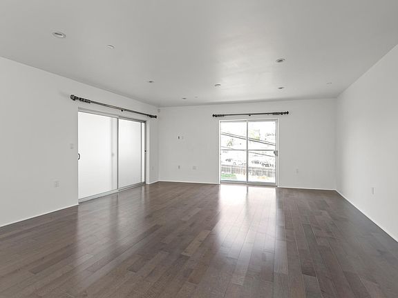 5th image of 1807 S Beverly Glen Blvd #403