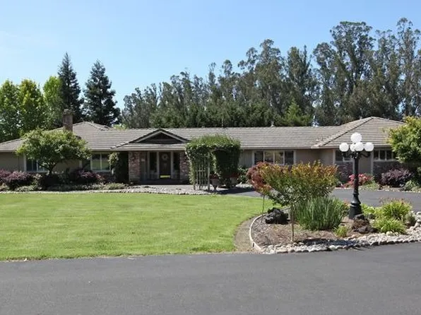 40 Lori Ln, Petaluma, CA 94952