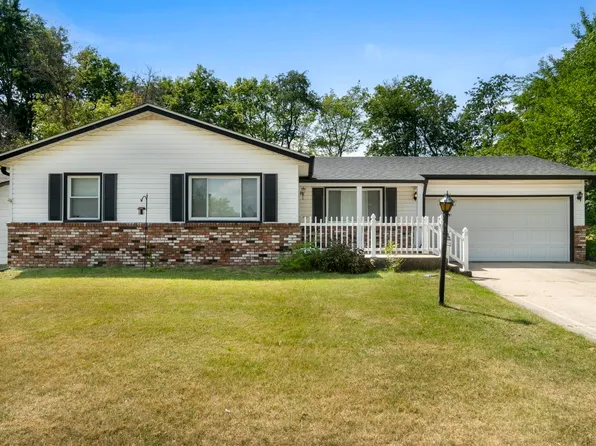 3127 New England Dr, Rockford, IL 61109