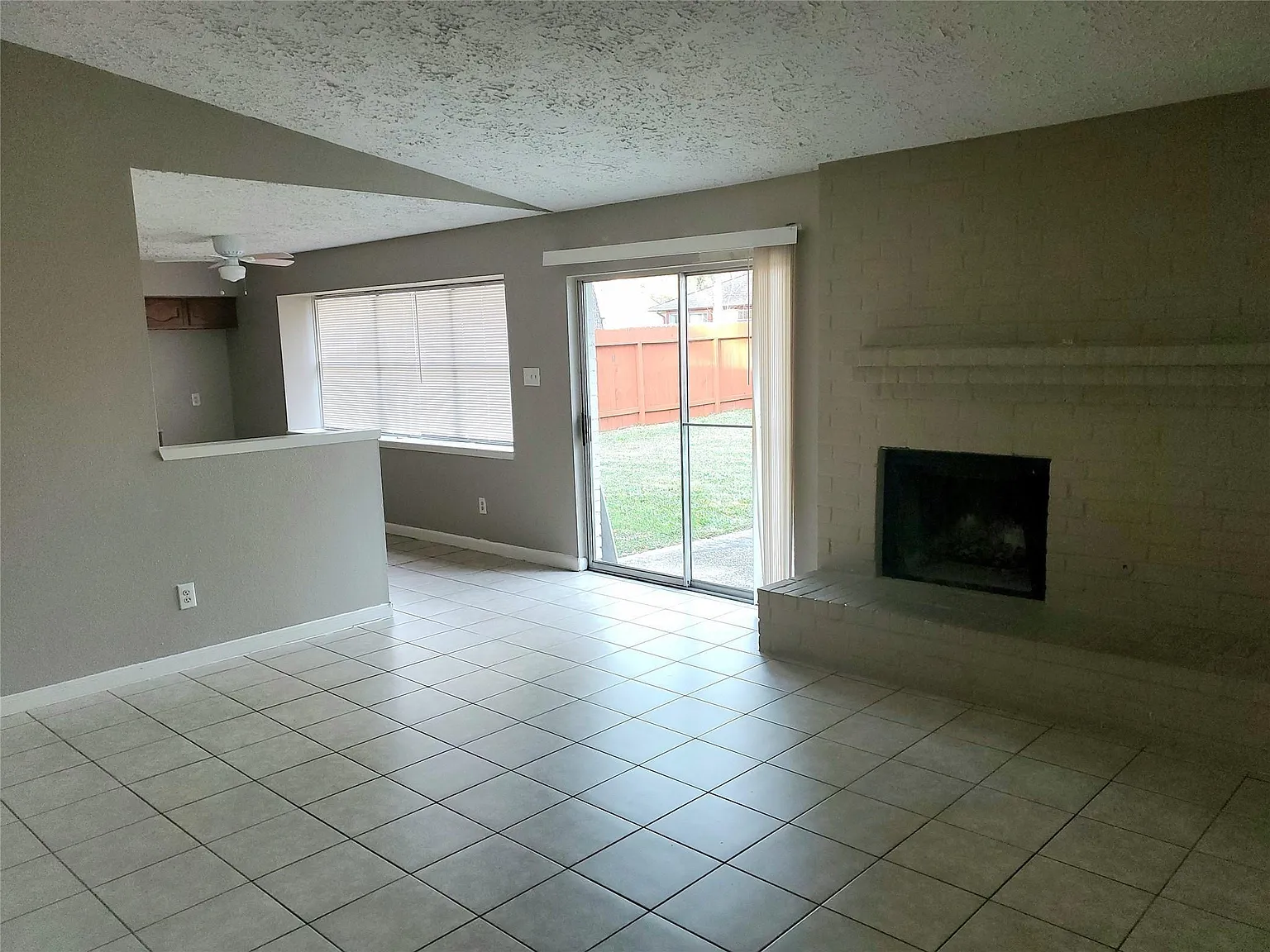 4 bed, 2.0 bath, 1608 sqft, $1,695 — Photo 4