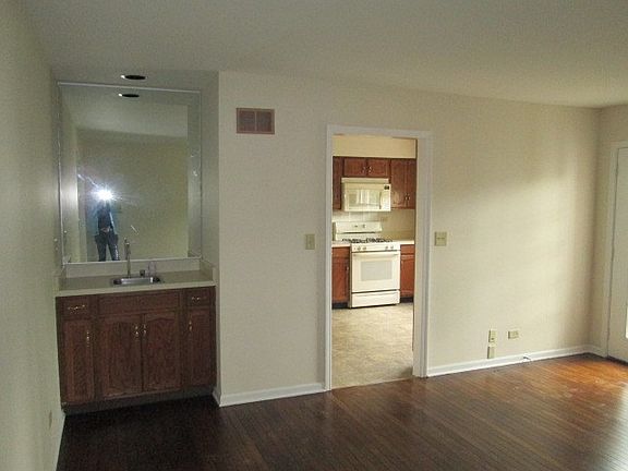 3rd image of 910 Kilkenny Dr