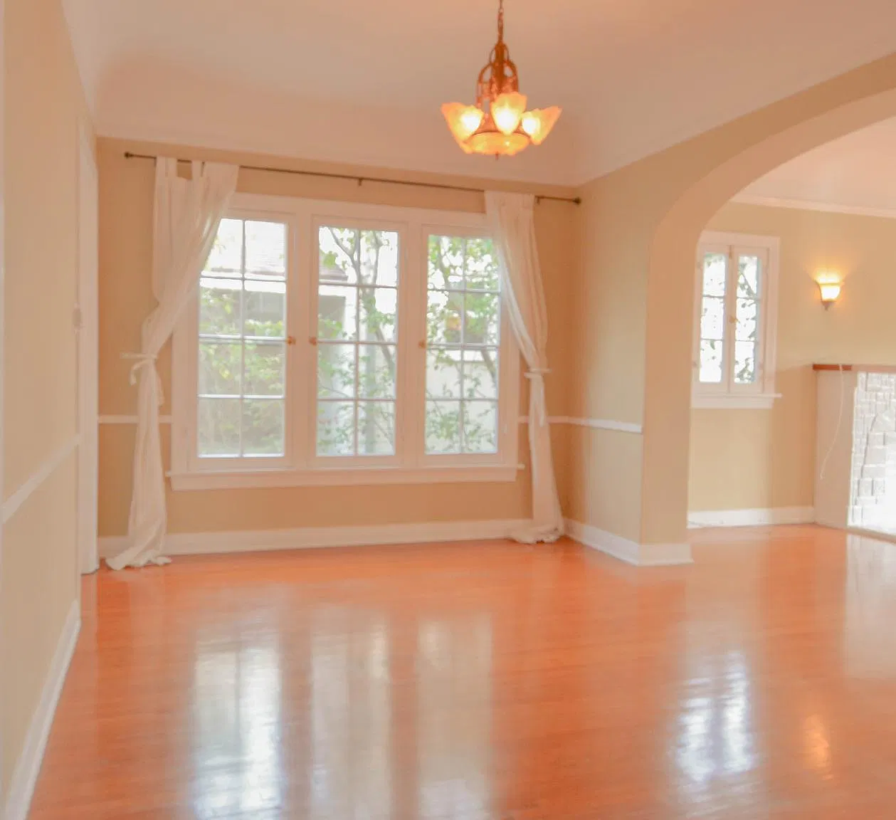 441 N Orange Grove Ave — Photo 4