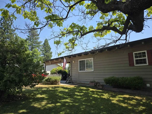 1004 Park Pl, Yreka, CA 96097