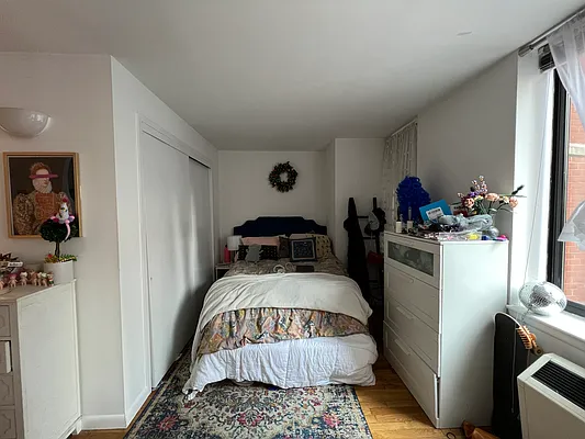 Rented by AZ REALTY NYC LLC | media 16