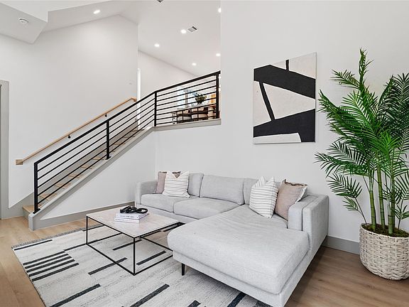 5th image of 2955 Delafield St