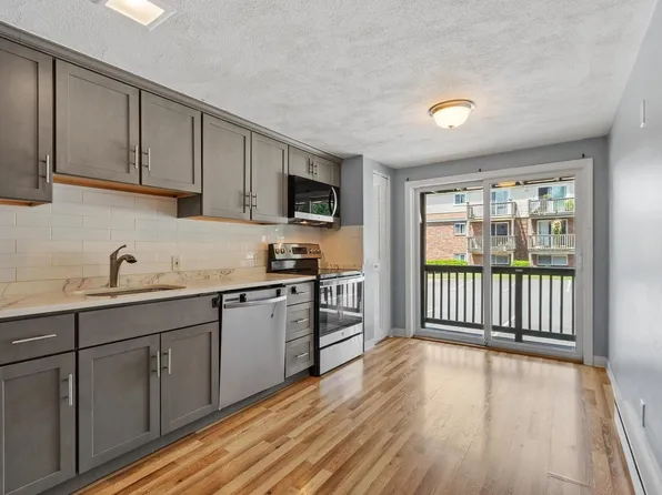 9 Wampus Ave APT 4, Acton, MA 01720