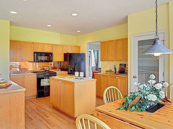 3rd image of 28618 NE 151st Pl