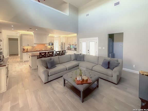 3rd image of 2302 Villa Romel