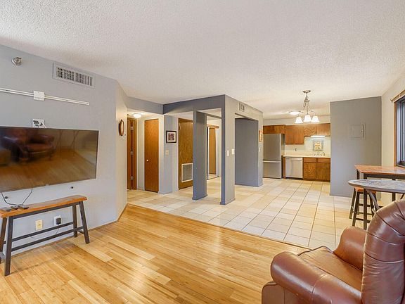 4th image of 26 10th St W Unit 302