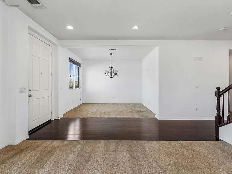 1364 Wellington Dr — Photo 6