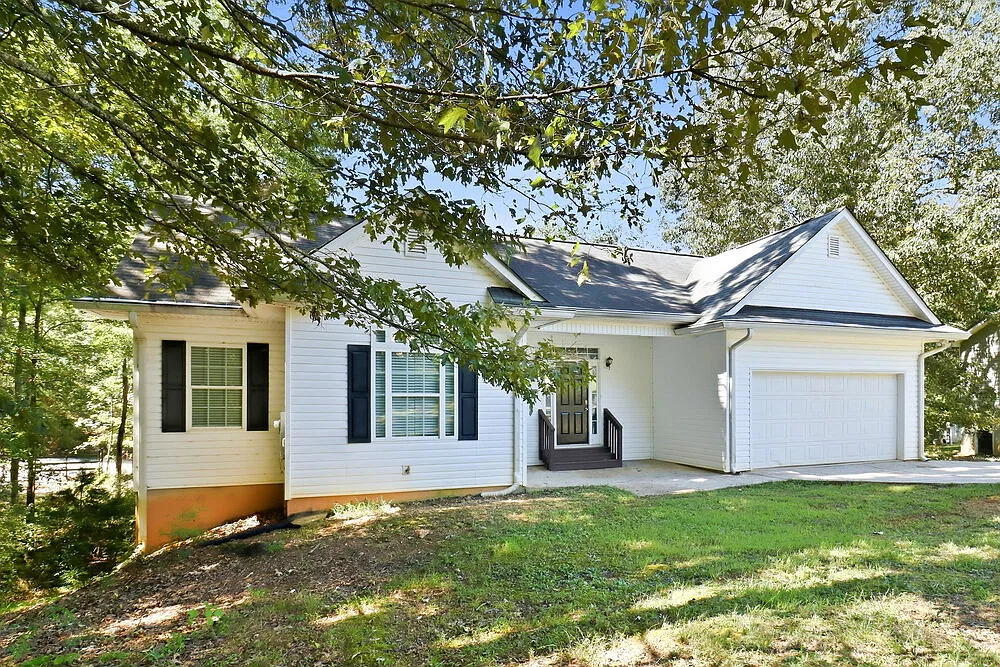3 bed, 2.0 bath, 2064 sqft, $1,965 — Photo 4