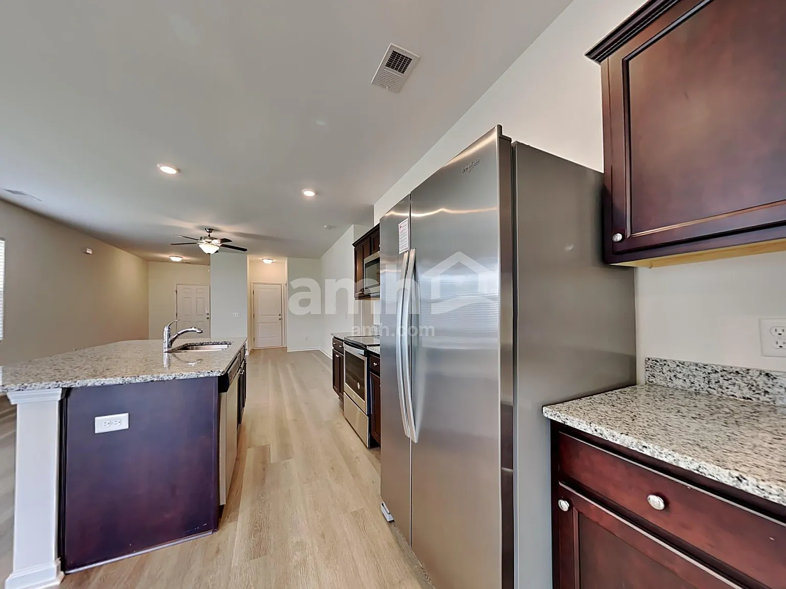 3 bed, 2.0 bath, 1412 sqft, $2,025 — Photo 3
