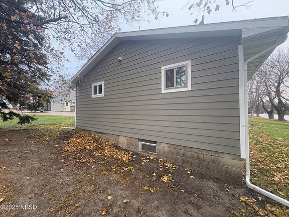 3rd image of 404 Main Ave